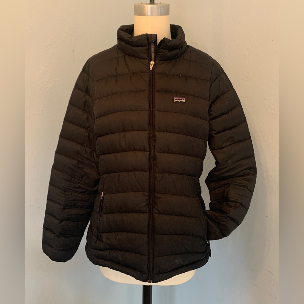 Patagonia Puffer in Black, girls xxl, fits like a women’s XS